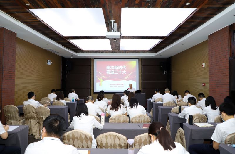 華南有限公司黨委書記講授“建功新時(shí)代 喜迎二十大”專題黨課 (2).jpg