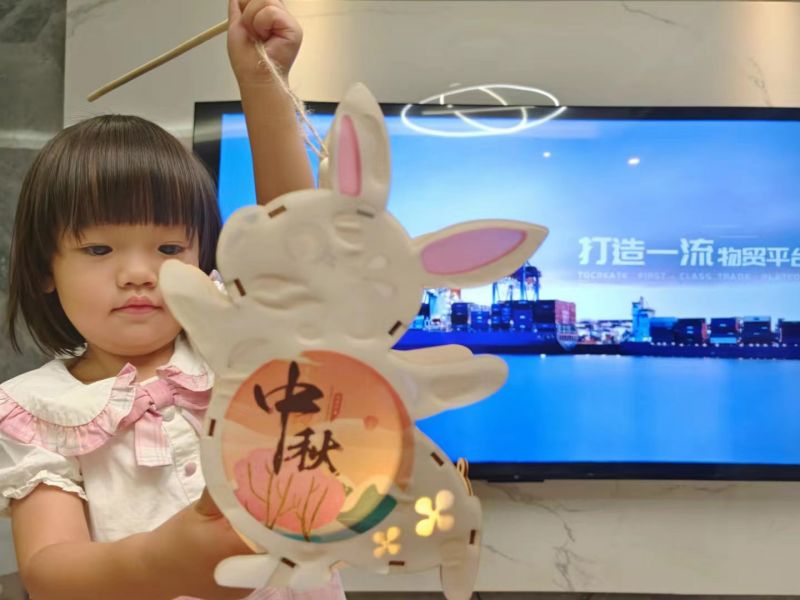 廣州有限公司開(kāi)展“做燈籠 猜燈謎 歡樂(lè)迎中秋”主題活動(dòng) (2).jpg